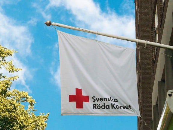 En rödakors-flagga Vaxholm kommun